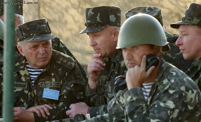 Cuộc diễn tập quy mô lớn kéo dài này đặt dưới sự chỉ huy trực tiếp của các quan chức cao cấp nhất của quân đội chính quyền Kiev.